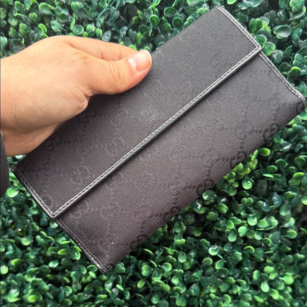 Gucci Authentic Black Embossed Clutch Wallet - Picture 6 of 9